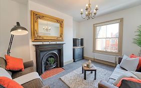 Host & Stay - Upper Tything Apartment